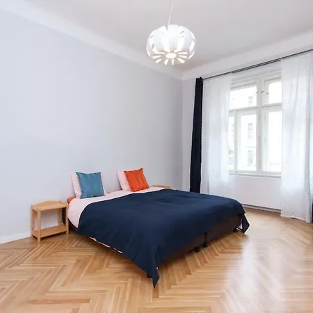 Spacious By Charles Square Apartment Prague