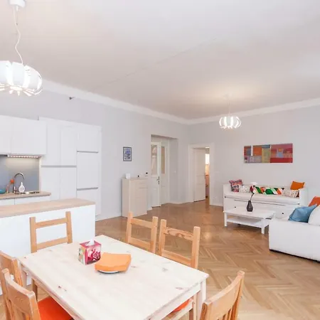 Spacious By Charles Square Apartament